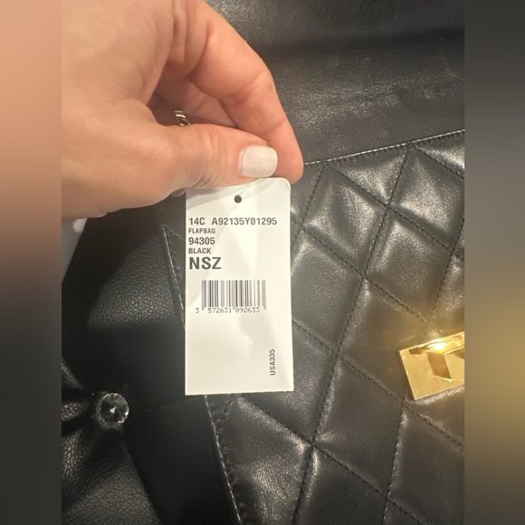 CHANEL LIMITED DESIGN LAMBSKIN BAG. EXCELLENT CONDITION W/ BOX, DUST BAG & PAPER - Picture 9 of 9